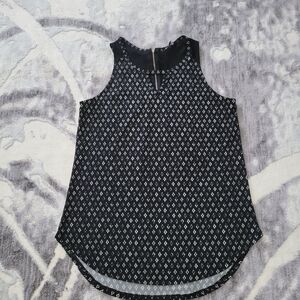 Chic Black and White Patterned Sleeveless Blouse Size M